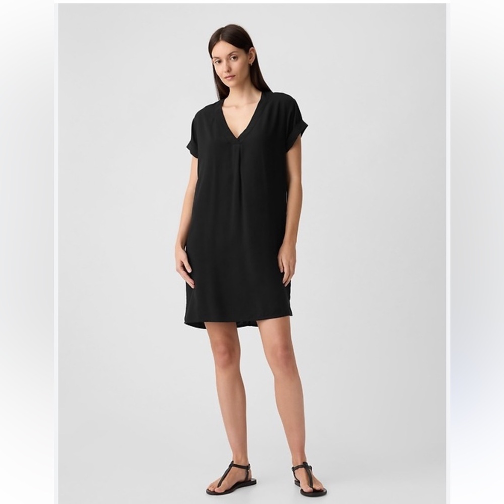 NWT GAP Black V-Neck Short Sleeve Dress